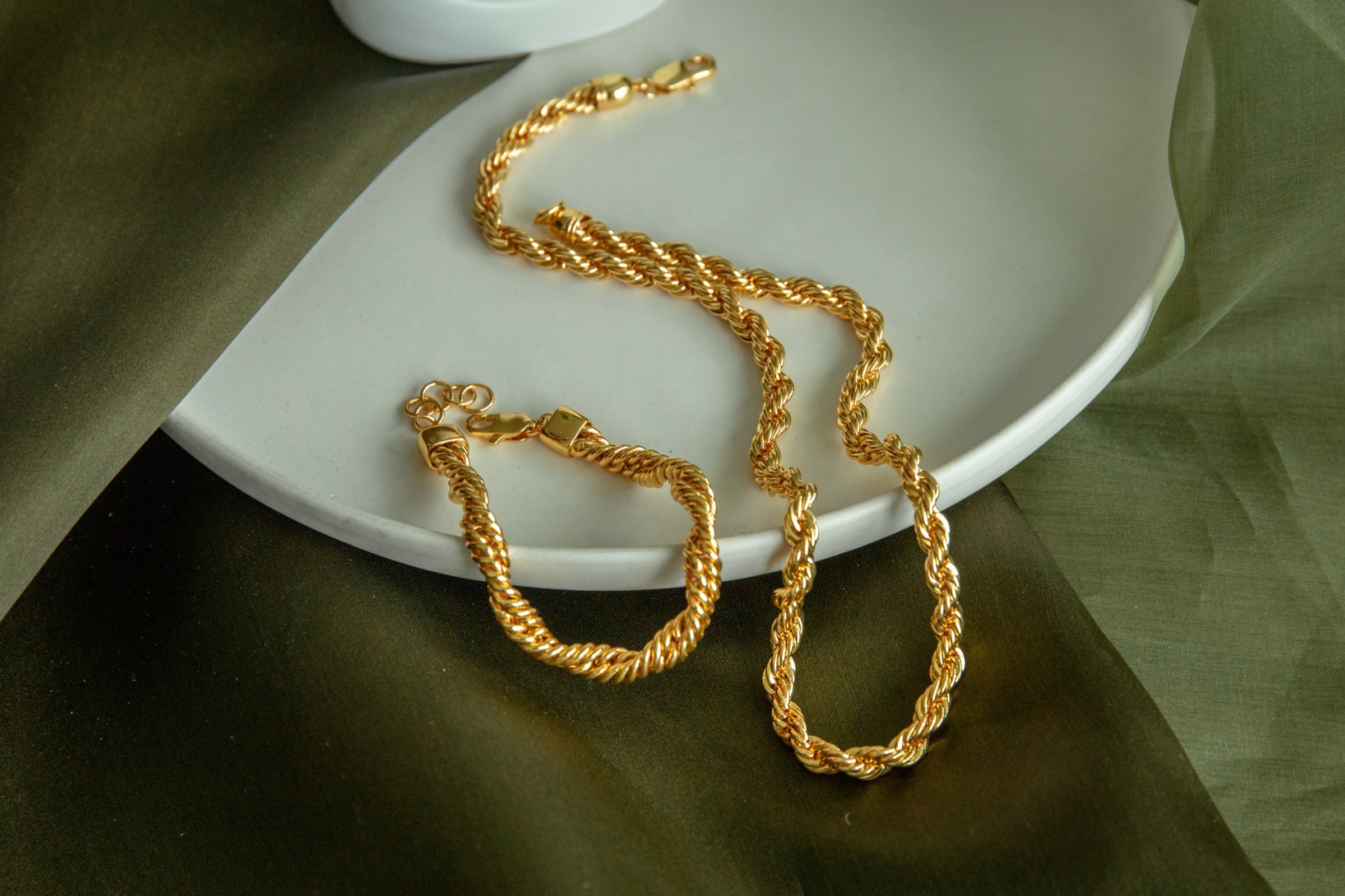 Round Swirl Chain Necklace