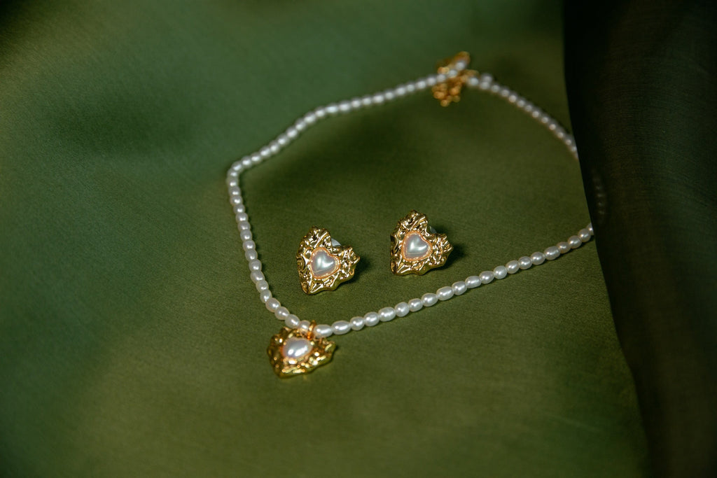 Folding Heart Pearl Necklace