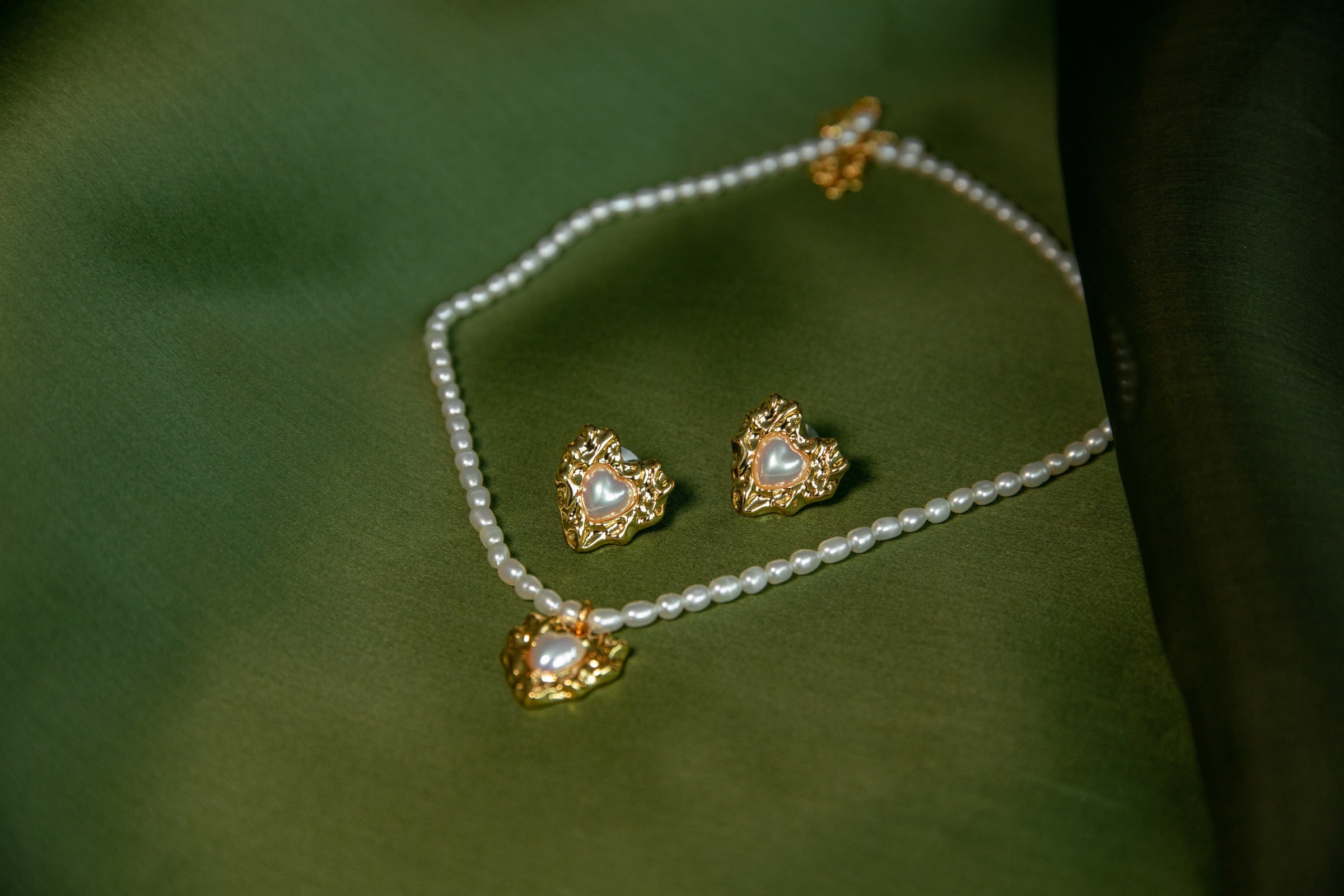 Folding Heart Pearl Necklace