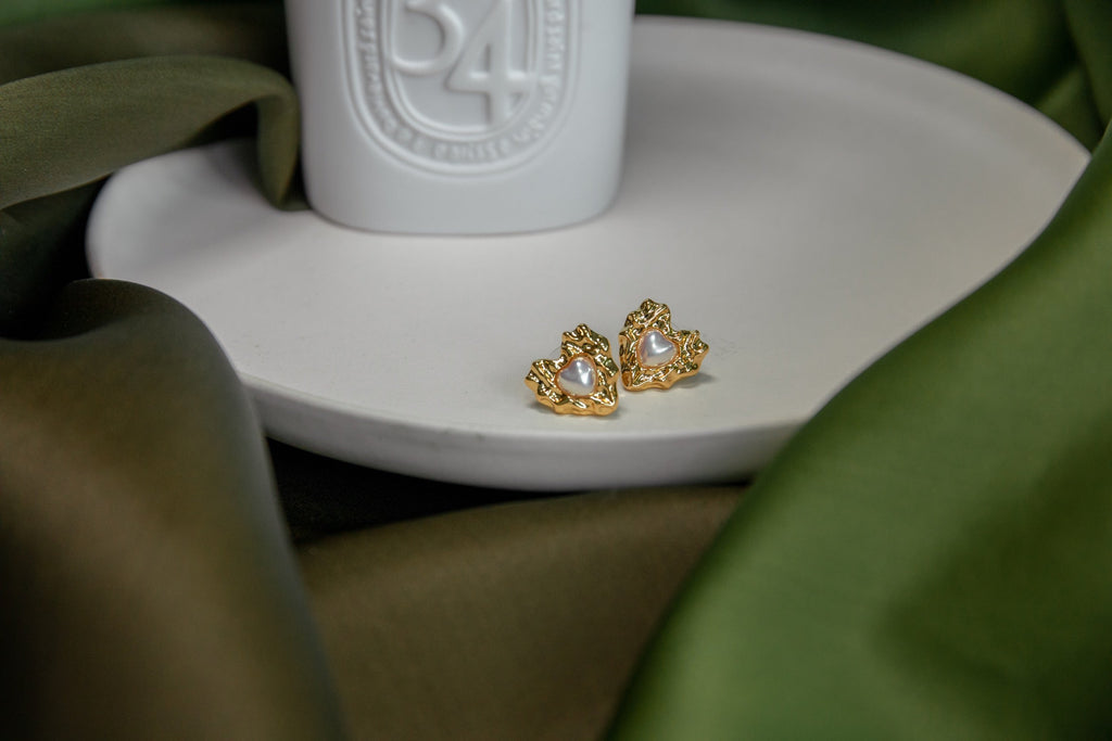 Folding Heart Pearl Earring