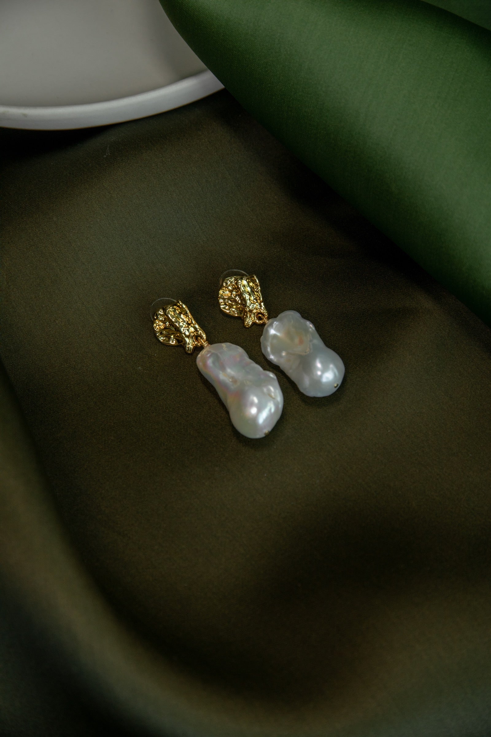 Baroque Gold Foliage Earring