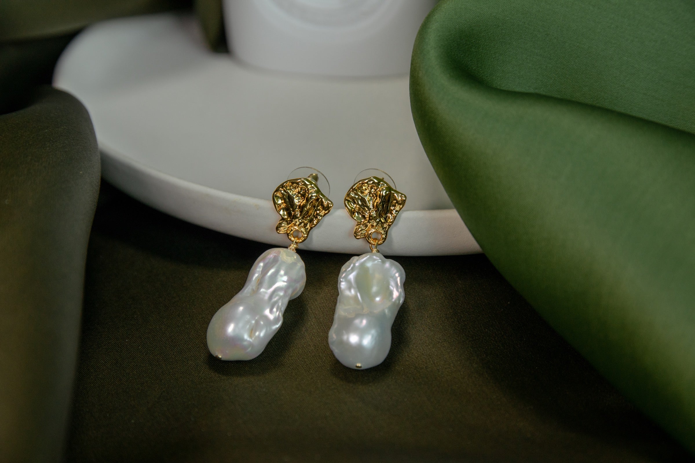 Baroque Gold Foliage Earring