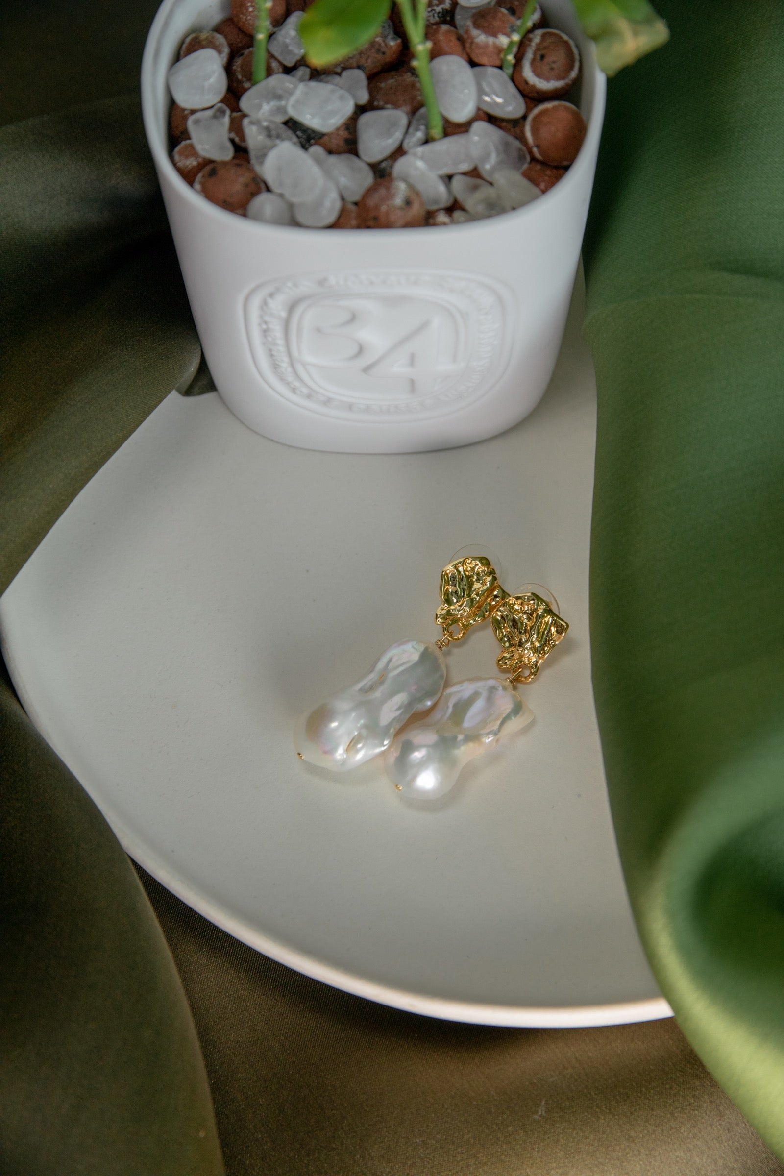 Baroque Gold Foliage Earring