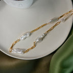 Stick Baroque Short Chain Necklace