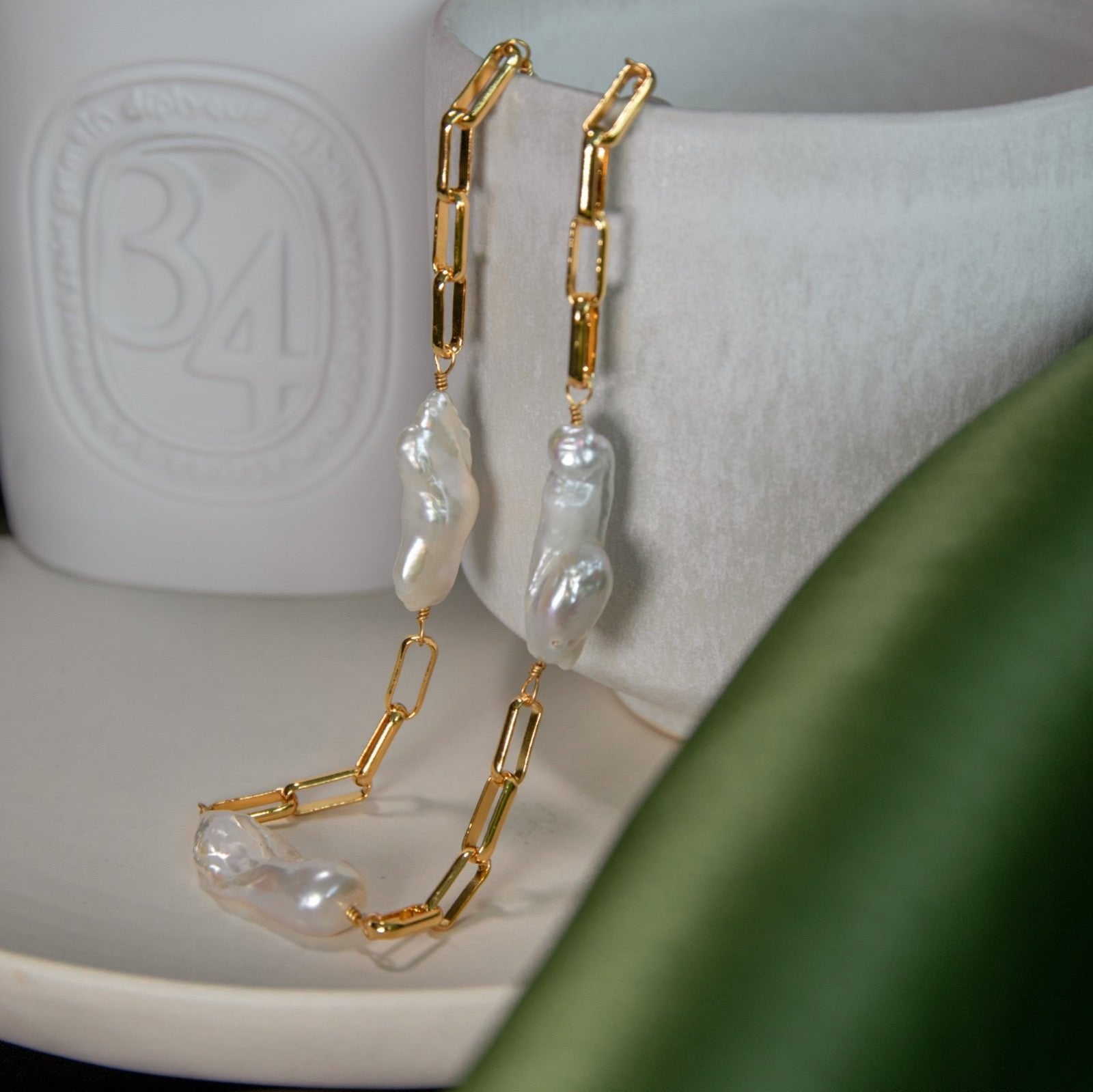 Stick Baroque Short Chain Necklace