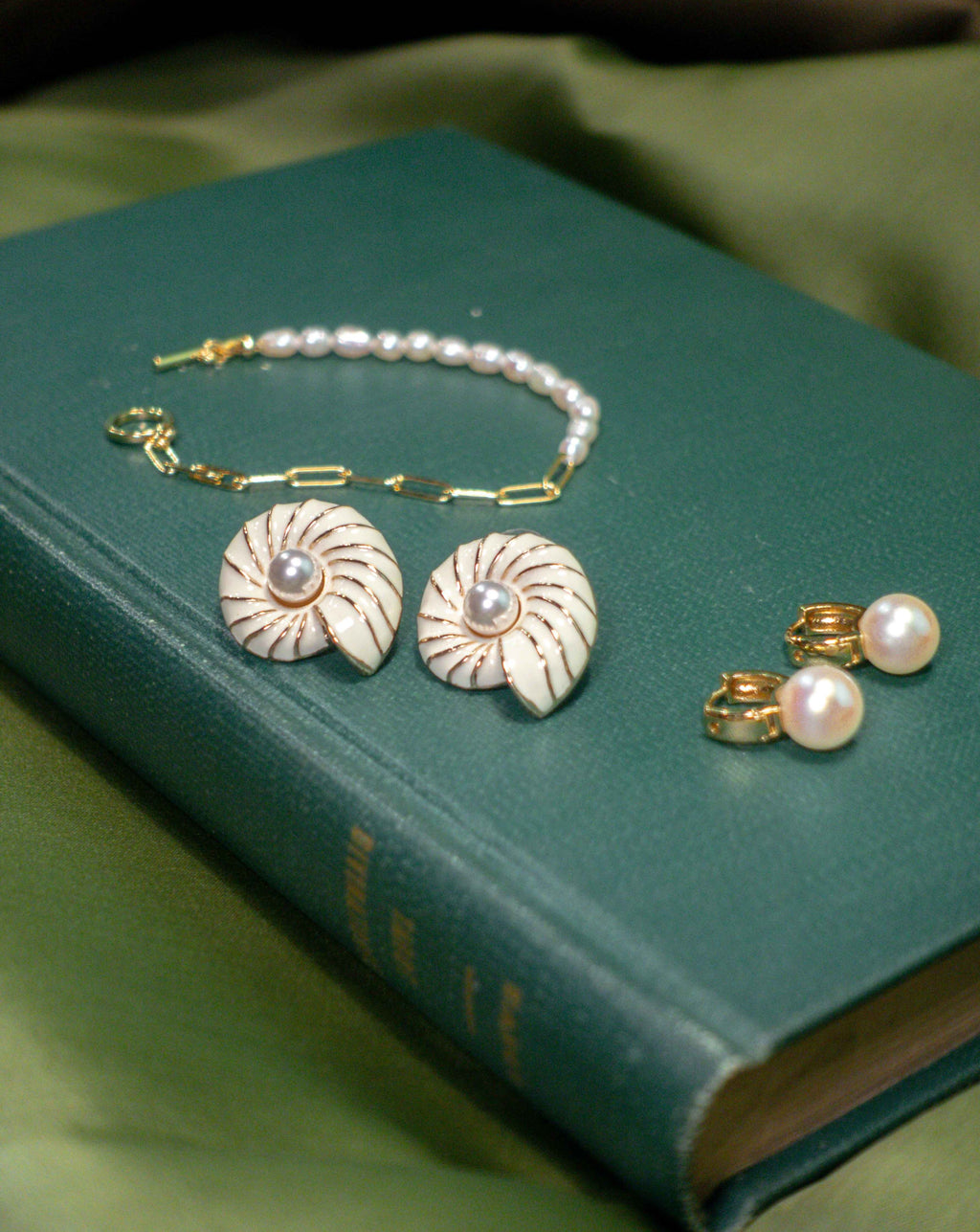 Cream Conch Earring