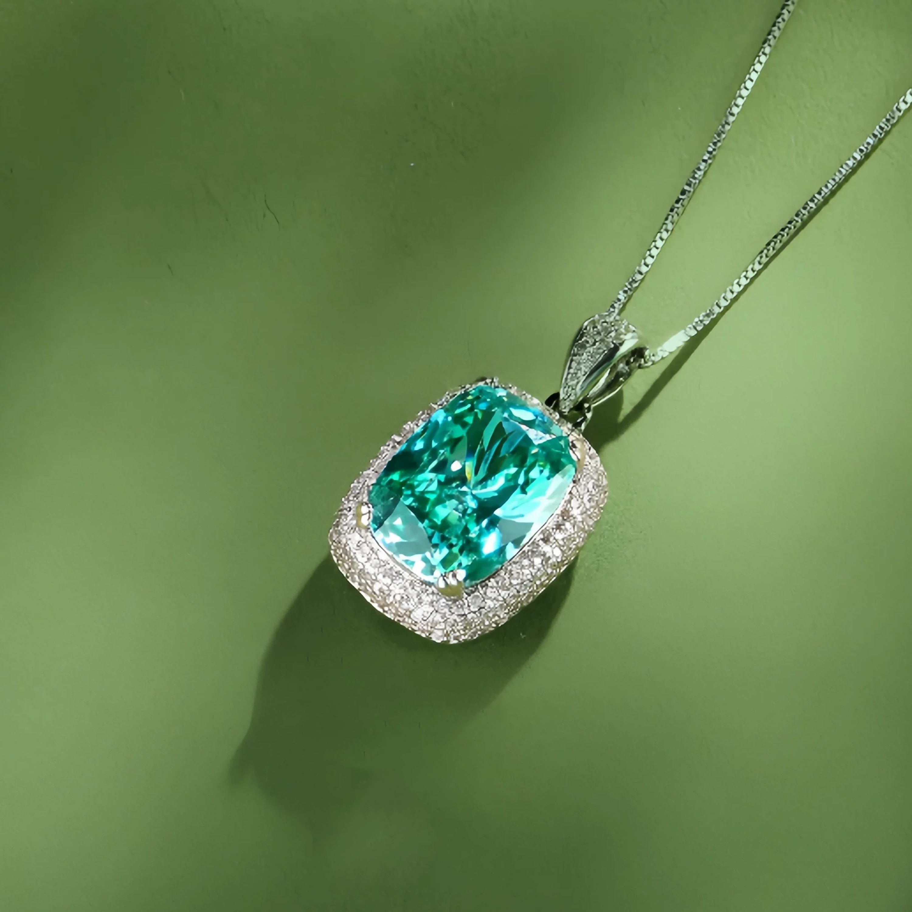 Verdant Royale Pendant