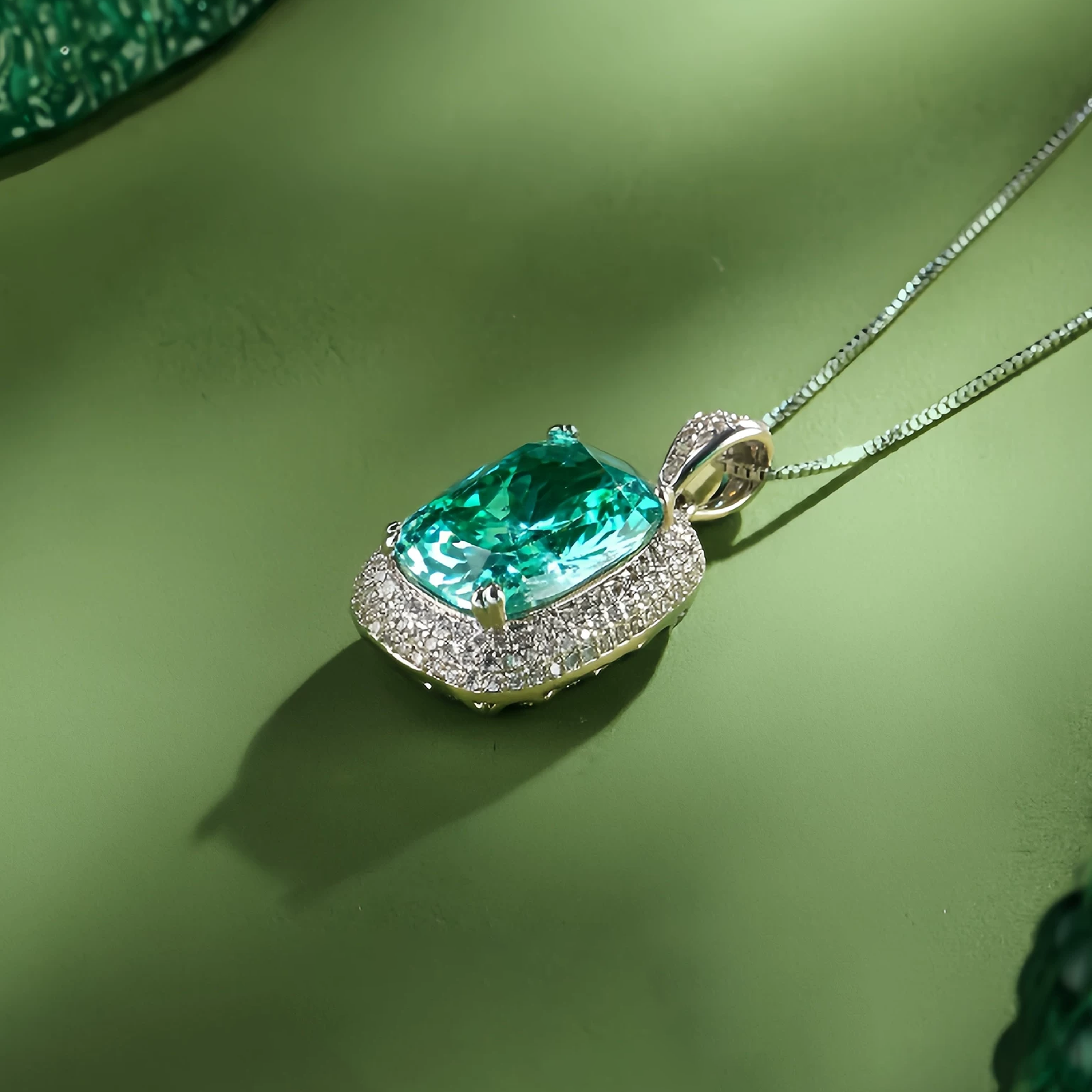 Verdant Royale Pendant