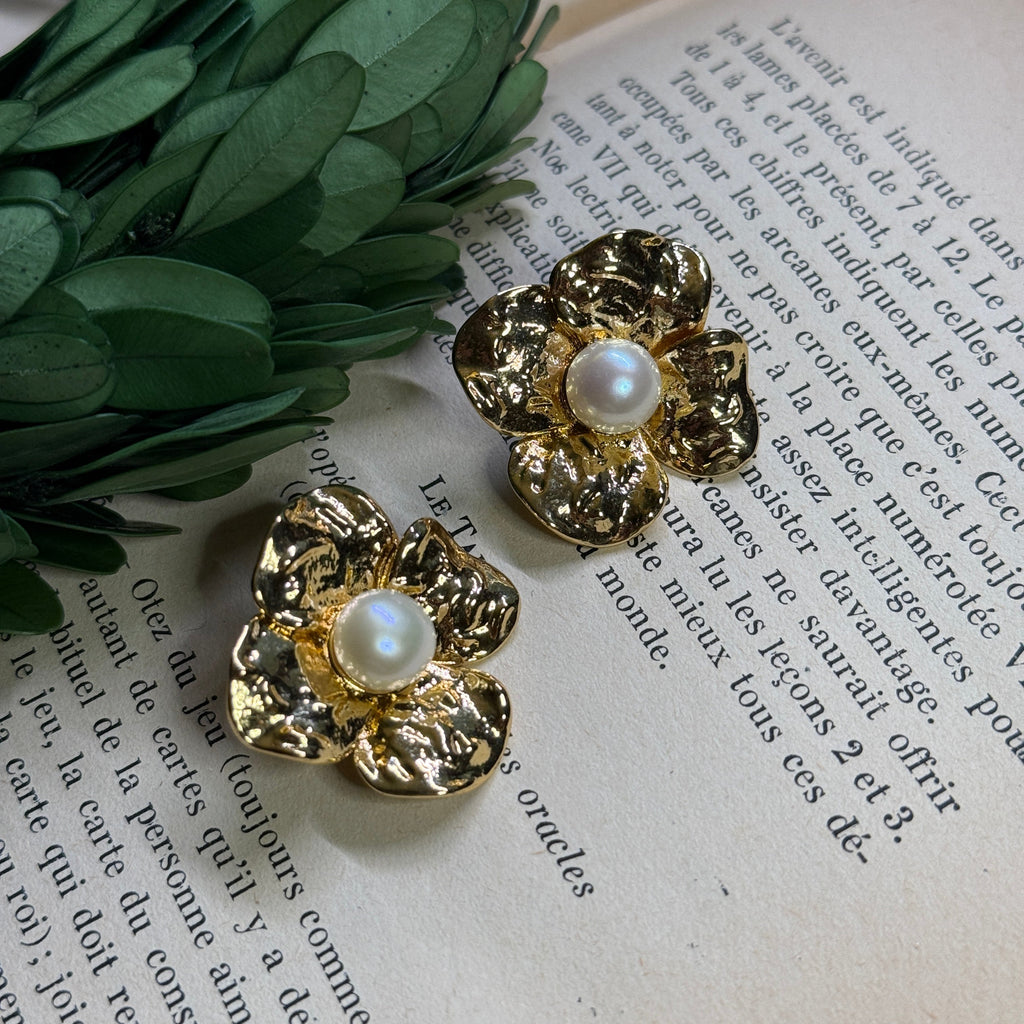 Golden Flower Pearl Ear Stud