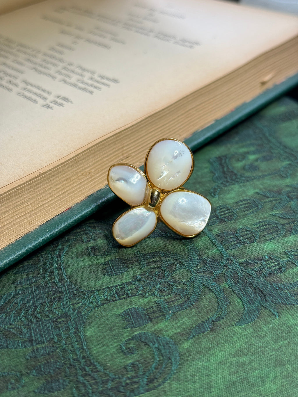 Mother of Pearl Flower Ring