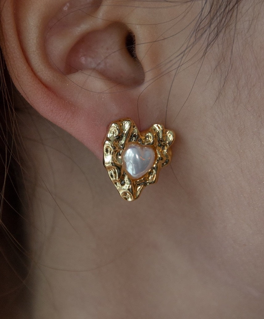 Folding Heart Pearl Earring