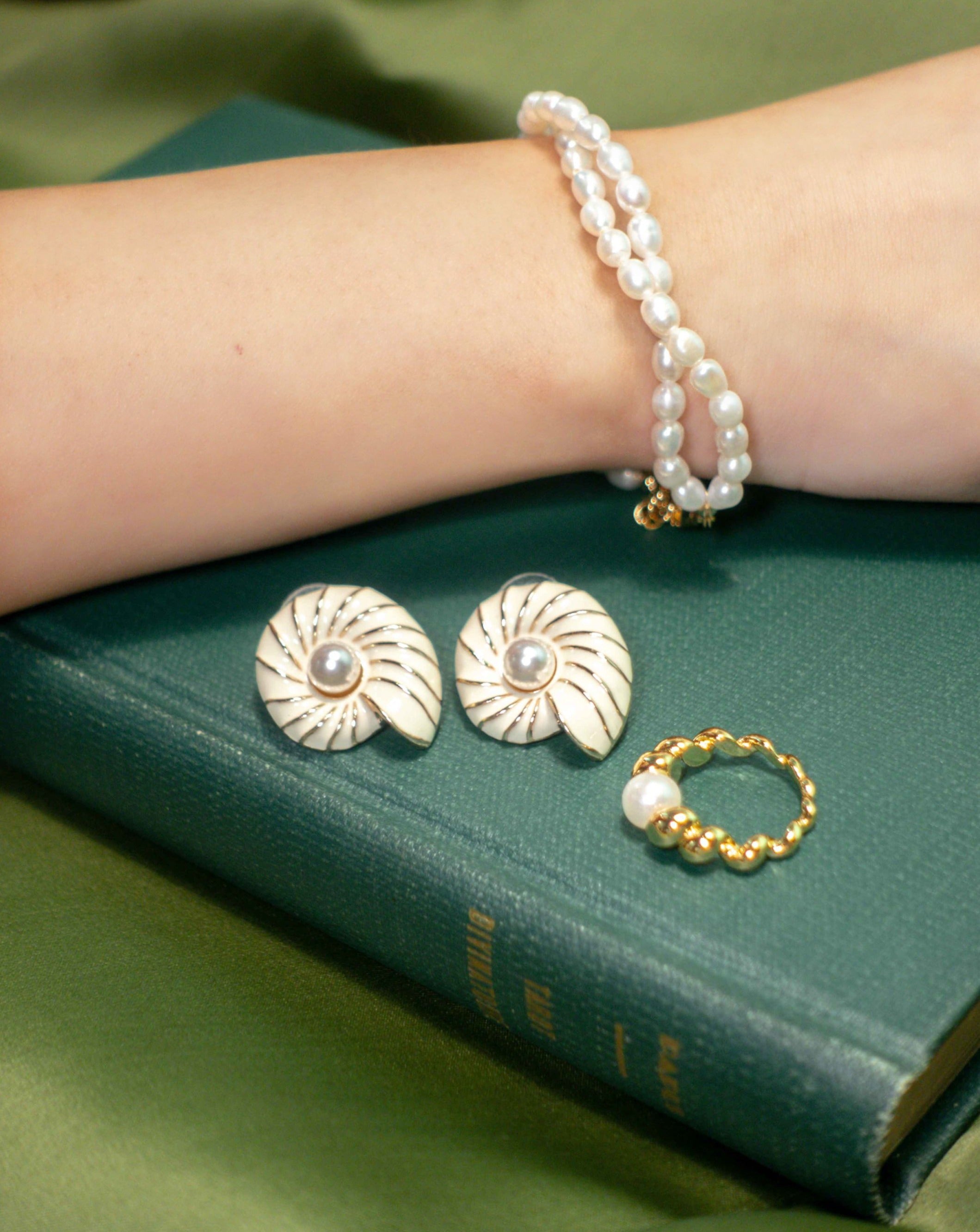 Cream Conch Earring